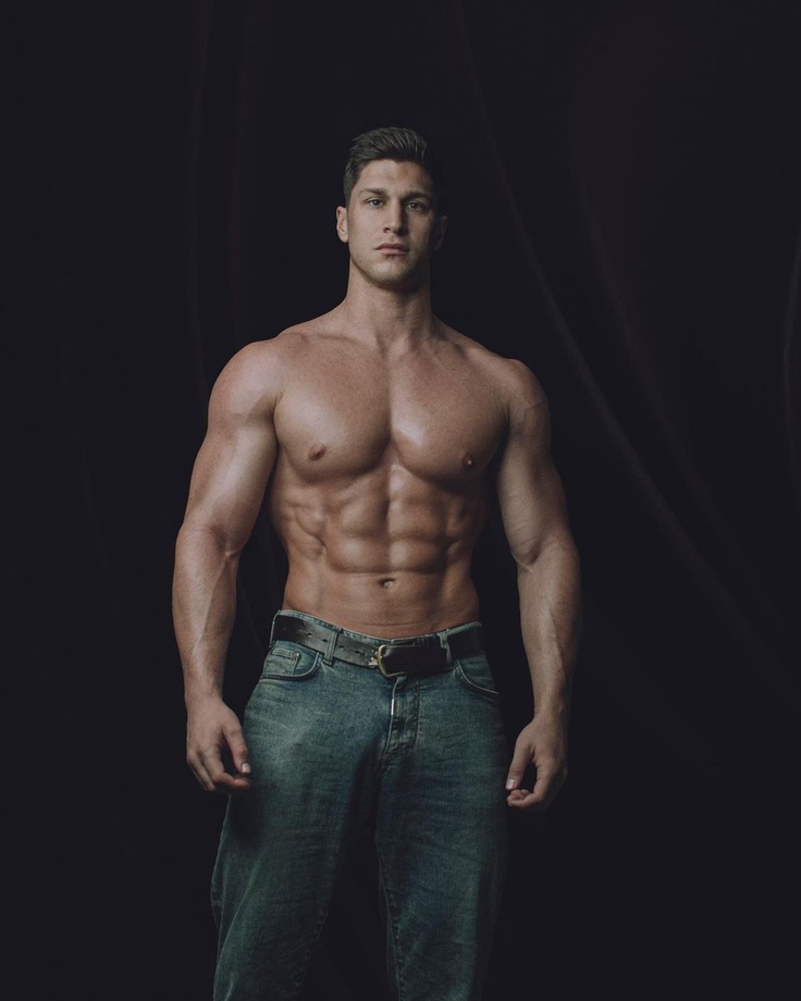 kyle hynick male fitness model by phantasma photography canada mens jeans abs